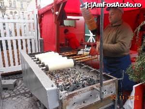 [P19] Târgul de Crăciun - Întotdeauna mi-a plăcut un kurtoskalacs cald, cu nucă.  » foto by iulianic
 - 
<span class="allrVoted glyphicon glyphicon-heart hidden" id="av695538"></span>
<a class="m-l-10 hidden" id="sv695538" onclick="voting_Foto_DelVot(,695538,29197)" role="button">șterge vot <span class="glyphicon glyphicon-remove"></span></a>
<a id="v9695538" class=" c-red"  onclick="voting_Foto_SetVot(695538)" role="button"><span class="glyphicon glyphicon-heart-empty"></span> <b>LIKE</b> = Votează poza</a> <img class="hidden"  id="f695538W9" src="/imagini/loader.gif" border="0" /><span class="AjErrMes hidden" id="e695538ErM"></span>