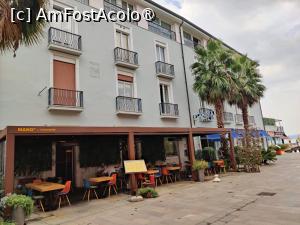 [P61] Hotelul văzut din stradă » foto by crismis
 - 
<span class="allrVoted glyphicon glyphicon-heart hidden" id="av1513948"></span>
<a class="m-l-10 hidden" id="sv1513948" onclick="voting_Foto_DelVot(,1513948,29221)" role="button">șterge vot <span class="glyphicon glyphicon-remove"></span></a>
<a id="v91513948" class=" c-red"  onclick="voting_Foto_SetVot(1513948)" role="button"><span class="glyphicon glyphicon-heart-empty"></span> <b>LIKE</b> = Votează poza</a> <img class="hidden"  id="f1513948W9" src="/imagini/loader.gif" border="0" /><span class="AjErrMes hidden" id="e1513948ErM"></span>