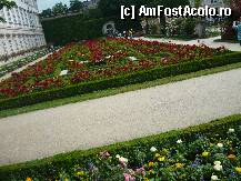[P02] Austria –  Salzburg - Gradinile si Palatul Mirabell, una din aleile cu trandafiri » foto by Diaura*
 - 
<span class="allrVoted glyphicon glyphicon-heart hidden" id="av215518"></span>
<a class="m-l-10 hidden" id="sv215518" onclick="voting_Foto_DelVot(,215518,29235)" role="button">șterge vot <span class="glyphicon glyphicon-remove"></span></a>
<a id="v9215518" class=" c-red"  onclick="voting_Foto_SetVot(215518)" role="button"><span class="glyphicon glyphicon-heart-empty"></span> <b>LIKE</b> = Votează poza</a> <img class="hidden"  id="f215518W9" src="/imagini/loader.gif" border="0" /><span class="AjErrMes hidden" id="e215518ErM"></span>