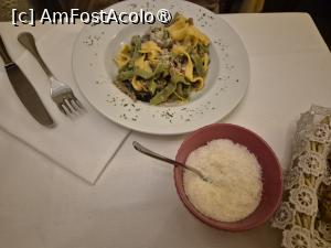 [P31] Il Mandolino Trattoria » foto by adso
 - 
<span class="allrVoted glyphicon glyphicon-heart hidden" id="av1518059"></span>
<a class="m-l-10 hidden" id="sv1518059" onclick="voting_Foto_DelVot(,1518059,29250)" role="button">șterge vot <span class="glyphicon glyphicon-remove"></span></a>
<a id="v91518059" class=" c-red"  onclick="voting_Foto_SetVot(1518059)" role="button"><span class="glyphicon glyphicon-heart-empty"></span> <b>LIKE</b> = Votează poza</a> <img class="hidden"  id="f1518059W9" src="/imagini/loader.gif" border="0" /><span class="AjErrMes hidden" id="e1518059ErM"></span>