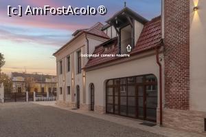 [P20] Clădirea pensiunii și balconul camerei noastre - nevotabilă » foto by Mitica49 <span class="label label-default labelC_thin small">NEVOTABILĂ</span>