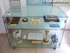 [P22] Sala 5: Vitrina cu “Obiecte primite cu ocazia împlinirii a 100 de ani de la inaugurarea oficială a lucrărilor de construcţie a portului modern Constanţa” » foto by Claudiu U.
 - 
<span class="allrVoted glyphicon glyphicon-heart hidden" id="av624206"></span>
<a class="m-l-10 hidden" id="sv624206" onclick="voting_Foto_DelVot(,624206,29287)" role="button">șterge vot <span class="glyphicon glyphicon-remove"></span></a>
<a id="v9624206" class=" c-red"  onclick="voting_Foto_SetVot(624206)" role="button"><span class="glyphicon glyphicon-heart-empty"></span> <b>LIKE</b> = Votează poza</a> <img class="hidden"  id="f624206W9" src="/imagini/loader.gif" border="0" /><span class="AjErrMes hidden" id="e624206ErM"></span>