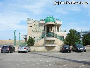 [P03] Aceeaşi clădire dar dintr-un alt unghi (suntem în faţa intrării)  » foto by Claudiu U.
 - 
<span class="allrVoted glyphicon glyphicon-heart hidden" id="av624184"></span>
<a class="m-l-10 hidden" id="sv624184" onclick="voting_Foto_DelVot(,624184,29287)" role="button">șterge vot <span class="glyphicon glyphicon-remove"></span></a>
<a id="v9624184" class=" c-red"  onclick="voting_Foto_SetVot(624184)" role="button"><span class="glyphicon glyphicon-heart-empty"></span> <b>LIKE</b> = Votează poza</a> <img class="hidden"  id="f624184W9" src="/imagini/loader.gif" border="0" /><span class="AjErrMes hidden" id="e624184ErM"></span>