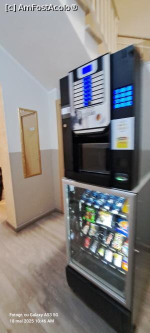 [P04] Hotel Sogni dʼOro Airport, automat de cafea și băuturi de tot felul » foto by irinad
 - 
<span class="allrVoted glyphicon glyphicon-heart hidden" id="av1524272"></span>
<a class="m-l-10 hidden" id="sv1524272" onclick="voting_Foto_DelVot(,1524272,29293)" role="button">șterge vot <span class="glyphicon glyphicon-remove"></span></a>
<a id="v91524272" class=" c-red"  onclick="voting_Foto_SetVot(1524272)" role="button"><span class="glyphicon glyphicon-heart-empty"></span> <b>LIKE</b> = Votează poza</a> <img class="hidden"  id="f1524272W9" src="/imagini/loader.gif" border="0" /><span class="AjErrMes hidden" id="e1524272ErM"></span>