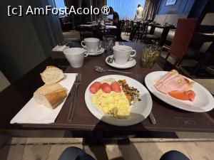 [P52] Mic dejun la Savoy » foto by AZE
 - 
<span class="allrVoted glyphicon glyphicon-heart hidden" id="av1524533"></span>
<a class="m-l-10 hidden" id="sv1524533" onclick="voting_Foto_DelVot(,1524533,29295)" role="button">șterge vot <span class="glyphicon glyphicon-remove"></span></a>
<a id="v91524533" class=" c-red"  onclick="voting_Foto_SetVot(1524533)" role="button"><span class="glyphicon glyphicon-heart-empty"></span> <b>LIKE</b> = Votează poza</a> <img class="hidden"  id="f1524533W9" src="/imagini/loader.gif" border="0" /><span class="AjErrMes hidden" id="e1524533ErM"></span>