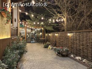 [P07] Casa Românească Otopeni-curte » foto by AZE
 - 
<span class="allrVoted glyphicon glyphicon-heart hidden" id="av1537504"></span>
<a class="m-l-10 hidden" id="sv1537504" onclick="voting_Foto_DelVot(,1537504,29303)" role="button">șterge vot <span class="glyphicon glyphicon-remove"></span></a>
<a id="v91537504" class=" c-red"  onclick="voting_Foto_SetVot(1537504)" role="button"><span class="glyphicon glyphicon-heart-empty"></span> <b>LIKE</b> = Votează poza</a> <img class="hidden"  id="f1537504W9" src="/imagini/loader.gif" border="0" /><span class="AjErrMes hidden" id="e1537504ErM"></span>