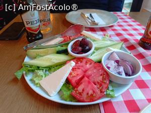 [P11] Priștina, Albanezi Restaurant Traditional Food, „Sallate Fshati (Salată Țărănească)” » foto by mprofeanu
 - 
<span class="allrVoted glyphicon glyphicon-heart hidden" id="av1534981"></span>
<a class="m-l-10 hidden" id="sv1534981" onclick="voting_Foto_DelVot(,1534981,29378)" role="button">șterge vot <span class="glyphicon glyphicon-remove"></span></a>
<a id="v91534981" class=" c-red"  onclick="voting_Foto_SetVot(1534981)" role="button"><span class="glyphicon glyphicon-heart-empty"></span> <b>LIKE</b> = Votează poza</a> <img class="hidden"  id="f1534981W9" src="/imagini/loader.gif" border="0" /><span class="AjErrMes hidden" id="e1534981ErM"></span>