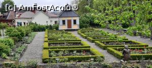 [P03] Stockholm, Skansen, Grădina cu trandafiri - Rosen Gården și Casa de vară a lui Swedenborg - Swedenborgs Lusthus vegheate de Carl Linnaeus. » foto by mprofeanu
 - 
<span class="allrVoted glyphicon glyphicon-heart hidden" id="av1516476"></span>
<a class="m-l-10 hidden" id="sv1516476" onclick="voting_Foto_DelVot(,1516476,29431)" role="button">șterge vot <span class="glyphicon glyphicon-remove"></span></a>
<a id="v91516476" class=" c-red"  onclick="voting_Foto_SetVot(1516476)" role="button"><span class="glyphicon glyphicon-heart-empty"></span> <b>LIKE</b> = Votează poza</a> <img class="hidden"  id="f1516476W9" src="/imagini/loader.gif" border="0" /><span class="AjErrMes hidden" id="e1516476ErM"></span>