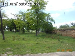 [P03] Solești - Conacul Rosetti-Solescu, zidul de incintă păstrat parțial.  » foto by iulianic
 - 
<span class="allrVoted glyphicon glyphicon-heart hidden" id="av751484"></span>
<a class="m-l-10 hidden" id="sv751484" onclick="voting_Foto_DelVot(,751484,29440)" role="button">șterge vot <span class="glyphicon glyphicon-remove"></span></a>
<a id="v9751484" class=" c-red"  onclick="voting_Foto_SetVot(751484)" role="button"><span class="glyphicon glyphicon-heart-empty"></span> <b>LIKE</b> = Votează poza</a> <img class="hidden"  id="f751484W9" src="/imagini/loader.gif" border="0" /><span class="AjErrMes hidden" id="e751484ErM"></span>