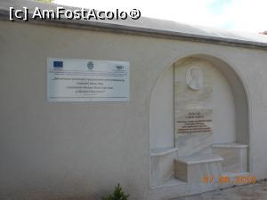 [P06] Solești - În curtea Bisericii 'Adormirea Maicii Domnului' Complexul Mortuar Elena Cuza.  » foto by iulianic
 - 
<span class="allrVoted glyphicon glyphicon-heart hidden" id="av751487"></span>
<a class="m-l-10 hidden" id="sv751487" onclick="voting_Foto_DelVot(,751487,29440)" role="button">șterge vot <span class="glyphicon glyphicon-remove"></span></a>
<a id="v9751487" class=" c-red"  onclick="voting_Foto_SetVot(751487)" role="button"><span class="glyphicon glyphicon-heart-empty"></span> <b>LIKE</b> = Votează poza</a> <img class="hidden"  id="f751487W9" src="/imagini/loader.gif" border="0" /><span class="AjErrMes hidden" id="e751487ErM"></span>
