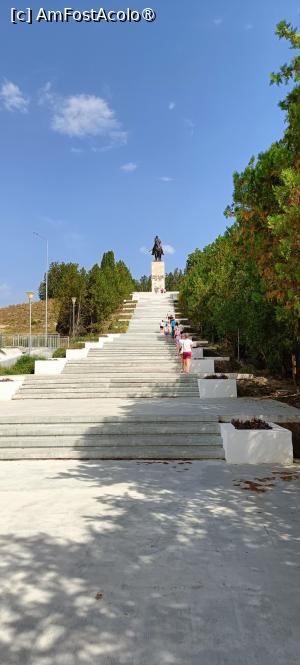 [P13] Scările spre statuia ecvestră. » foto by tata123 🔱
 - 
<span class="allrVoted glyphicon glyphicon-heart hidden" id="av1450106"></span>
<a class="m-l-10 hidden" id="sv1450106" onclick="voting_Foto_DelVot(,1450106,29441)" role="button">șterge vot <span class="glyphicon glyphicon-remove"></span></a>
<a id="v91450106" class=" c-red"  onclick="voting_Foto_SetVot(1450106)" role="button"><span class="glyphicon glyphicon-heart-empty"></span> <b>LIKE</b> = Votează poza</a> <img class="hidden"  id="f1450106W9" src="/imagini/loader.gif" border="0" /><span class="AjErrMes hidden" id="e1450106ErM"></span>