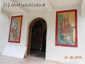 [P17] Movila lui Burcel - Biserica de zid. Lângă intrare, chipul lui Ștefan cel Mare.  » foto by iulianic
 - 
<span class="allrVoted glyphicon glyphicon-heart hidden" id="av750622"></span>
<a class="m-l-10 hidden" id="sv750622" onclick="voting_Foto_DelVot(,750622,29442)" role="button">șterge vot <span class="glyphicon glyphicon-remove"></span></a>
<a id="v9750622" class=" c-red"  onclick="voting_Foto_SetVot(750622)" role="button"><span class="glyphicon glyphicon-heart-empty"></span> <b>LIKE</b> = Votează poza</a> <img class="hidden"  id="f750622W9" src="/imagini/loader.gif" border="0" /><span class="AjErrMes hidden" id="e750622ErM"></span>