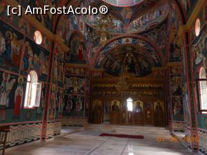 [P18] Movila lui Burcel - Biserica de zid. Interiorul pictat.  » foto by iulianic
 - 
<span class="allrVoted glyphicon glyphicon-heart hidden" id="av750623"></span>
<a class="m-l-10 hidden" id="sv750623" onclick="voting_Foto_DelVot(,750623,29442)" role="button">șterge vot <span class="glyphicon glyphicon-remove"></span></a>
<a id="v9750623" class=" c-red"  onclick="voting_Foto_SetVot(750623)" role="button"><span class="glyphicon glyphicon-heart-empty"></span> <b>LIKE</b> = Votează poza</a> <img class="hidden"  id="f750623W9" src="/imagini/loader.gif" border="0" /><span class="AjErrMes hidden" id="e750623ErM"></span>