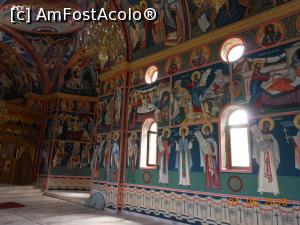[P20] Movila lui Burcel - Biserica de zid. Pictura interioară.  » foto by iulianic
 - 
<span class="allrVoted glyphicon glyphicon-heart hidden" id="av750625"></span>
<a class="m-l-10 hidden" id="sv750625" onclick="voting_Foto_DelVot(,750625,29442)" role="button">șterge vot <span class="glyphicon glyphicon-remove"></span></a>
<a id="v9750625" class=" c-red"  onclick="voting_Foto_SetVot(750625)" role="button"><span class="glyphicon glyphicon-heart-empty"></span> <b>LIKE</b> = Votează poza</a> <img class="hidden"  id="f750625W9" src="/imagini/loader.gif" border="0" /><span class="AjErrMes hidden" id="e750625ErM"></span>