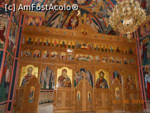 [P21] Movila lui Burcel - Biserica de zid. Catapeteasma.  » foto by iulianic
 - 
<span class="allrVoted glyphicon glyphicon-heart hidden" id="av750626"></span>
<a class="m-l-10 hidden" id="sv750626" onclick="voting_Foto_DelVot(,750626,29442)" role="button">șterge vot <span class="glyphicon glyphicon-remove"></span></a>
<a id="v9750626" class=" c-red"  onclick="voting_Foto_SetVot(750626)" role="button"><span class="glyphicon glyphicon-heart-empty"></span> <b>LIKE</b> = Votează poza</a> <img class="hidden"  id="f750626W9" src="/imagini/loader.gif" border="0" /><span class="AjErrMes hidden" id="e750626ErM"></span>