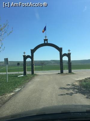 [P01] Poarta de intrare din DN24 Iași-Valsui » foto by Yersinia Pestis
 - 
<span class="allrVoted glyphicon glyphicon-heart hidden" id="av962525"></span>
<a class="m-l-10 hidden" id="sv962525" onclick="voting_Foto_DelVot(,962525,29442)" role="button">șterge vot <span class="glyphicon glyphicon-remove"></span></a>
<a id="v9962525" class=" c-red"  onclick="voting_Foto_SetVot(962525)" role="button"><span class="glyphicon glyphicon-heart-empty"></span> <b>LIKE</b> = Votează poza</a> <img class="hidden"  id="f962525W9" src="/imagini/loader.gif" border="0" /><span class="AjErrMes hidden" id="e962525ErM"></span>