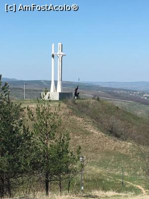 [P07] Așa se vede monumentul din curtea mănăstorii » foto by Yersinia Pestis
 - 
<span class="allrVoted glyphicon glyphicon-heart hidden" id="av962534"></span>
<a class="m-l-10 hidden" id="sv962534" onclick="voting_Foto_DelVot(,962534,29442)" role="button">șterge vot <span class="glyphicon glyphicon-remove"></span></a>
<a id="v9962534" class=" c-red"  onclick="voting_Foto_SetVot(962534)" role="button"><span class="glyphicon glyphicon-heart-empty"></span> <b>LIKE</b> = Votează poza</a> <img class="hidden"  id="f962534W9" src="/imagini/loader.gif" border="0" /><span class="AjErrMes hidden" id="e962534ErM"></span>