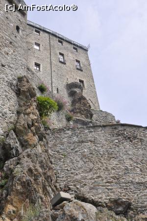 [P06] Sacra di San Michele (Piemont, Italia) - se vede stanca muntelui inconjurata de zidurile manastirii.  » foto by Diaura*
 - 
<span class="allrVoted glyphicon glyphicon-heart hidden" id="av1058001"></span>
<a class="m-l-10 hidden" id="sv1058001" onclick="voting_Foto_DelVot(,1058001,29447)" role="button">șterge vot <span class="glyphicon glyphicon-remove"></span></a>
<a id="v91058001" class=" c-red"  onclick="voting_Foto_SetVot(1058001)" role="button"><span class="glyphicon glyphicon-heart-empty"></span> <b>LIKE</b> = Votează poza</a> <img class="hidden"  id="f1058001W9" src="/imagini/loader.gif" border="0" /><span class="AjErrMes hidden" id="e1058001ErM"></span>